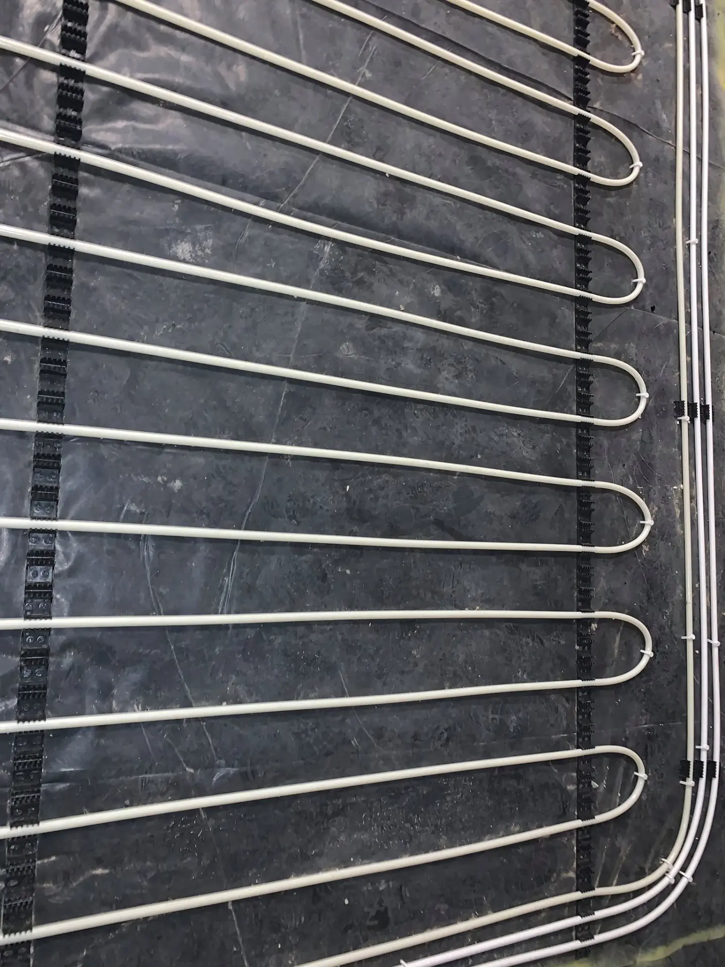 Underfloor heating installation